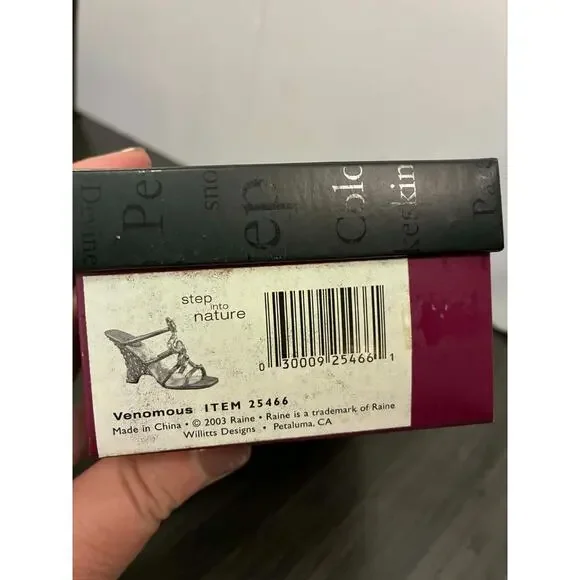 Just The Right Shoe "Venomous" Raine Shoe Figurine Item 25466 New In Box - Picture 7 of 8